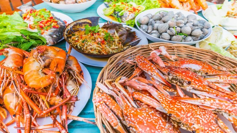 Why Visiting a Thai Seafood Restaurant Is a Must for Food Lovers